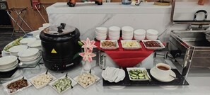 Café da manhã com buffet todos os dias mediante uma taxa