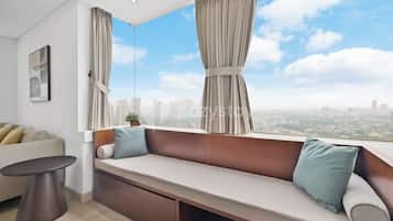 Apartment, 3 Bedrooms, City View | Living room | 50-inch Smart TV with cable channels, Netflix, streaming services
