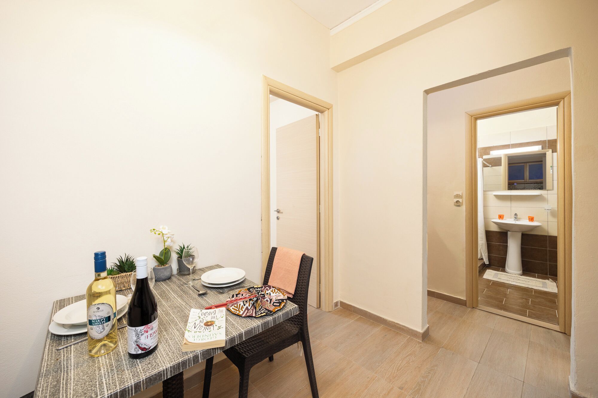 Apartment, 2 Bedrooms, Balcony | In-room dining