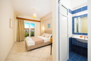 Habitación doble, vista al jardín | Wifi gratis 