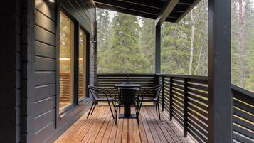 Deluxe-huvila, 2 makuuhuonetta, keittiö, vuorten lähellä | Terassi/patio