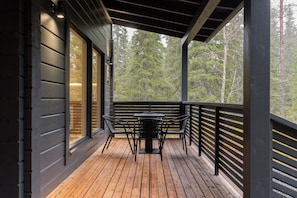 Deluxe-huvila, 2 makuuhuonetta, keittiö, vuorten lähellä | Terassi/patio