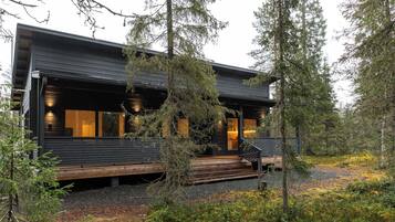 Deluxe-huvila, 2 makuuhuonetta, keittiö, vuorten lähellä | Terassi/patio