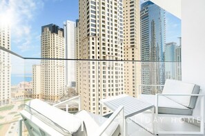 Property grounds - LUX Contemporary Suite with Full Marina View 3 (Dubai)