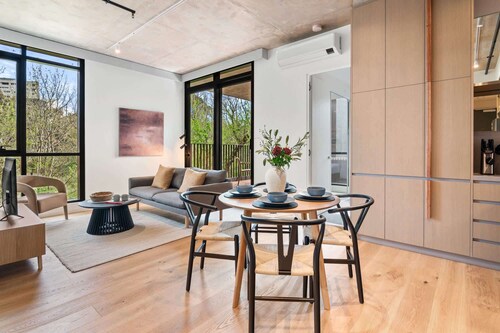 Brand-New 2-Bed with Rooftop Access