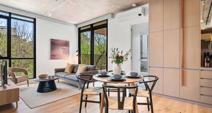 Brand-New 2-Bed with Rooftop Access