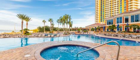 Bañera de hidromasaje al aire libre