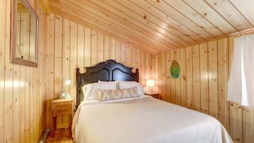 1 bedroom, desk, iron/ironing board, WiFi