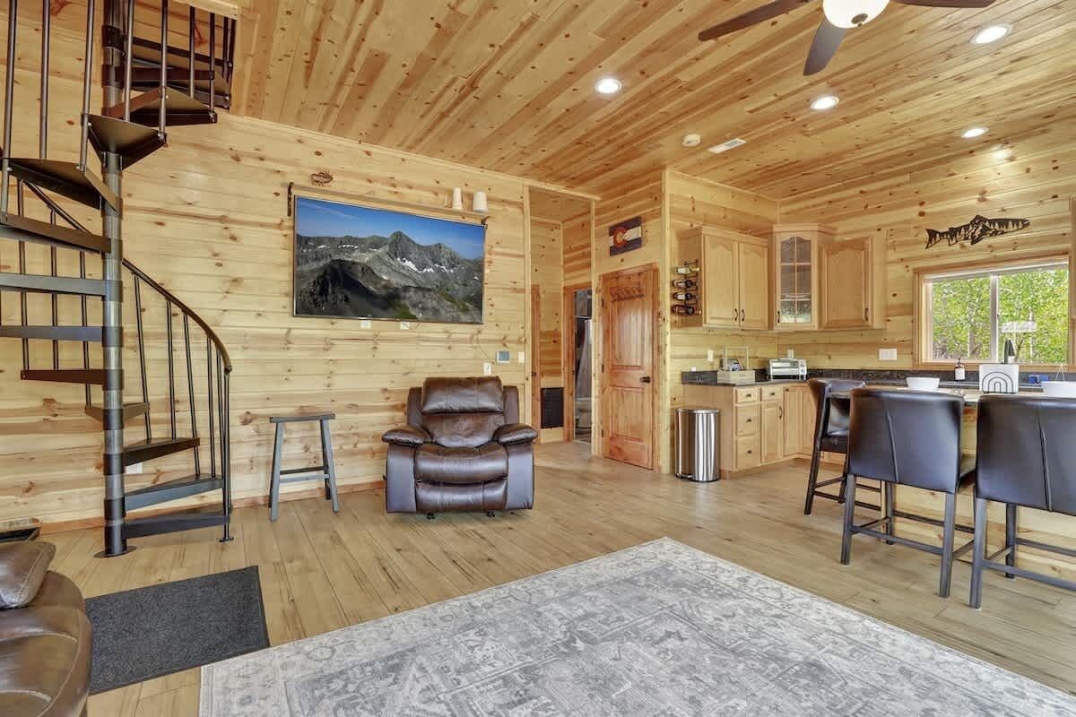 TV, fireplace, offices