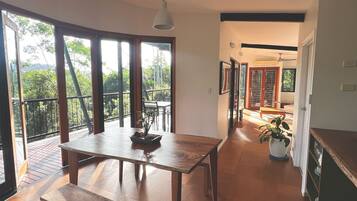 Nhà gỗ, 2 phòng ngủ, hút thuốc, ban công | Nội thất