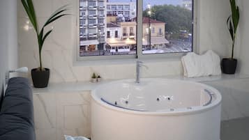 Deluxe Apartment, City View | Iron/ironing board, free WiFi