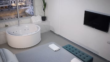 Deluxe Apartment, City View | Iron/ironing board, free WiFi