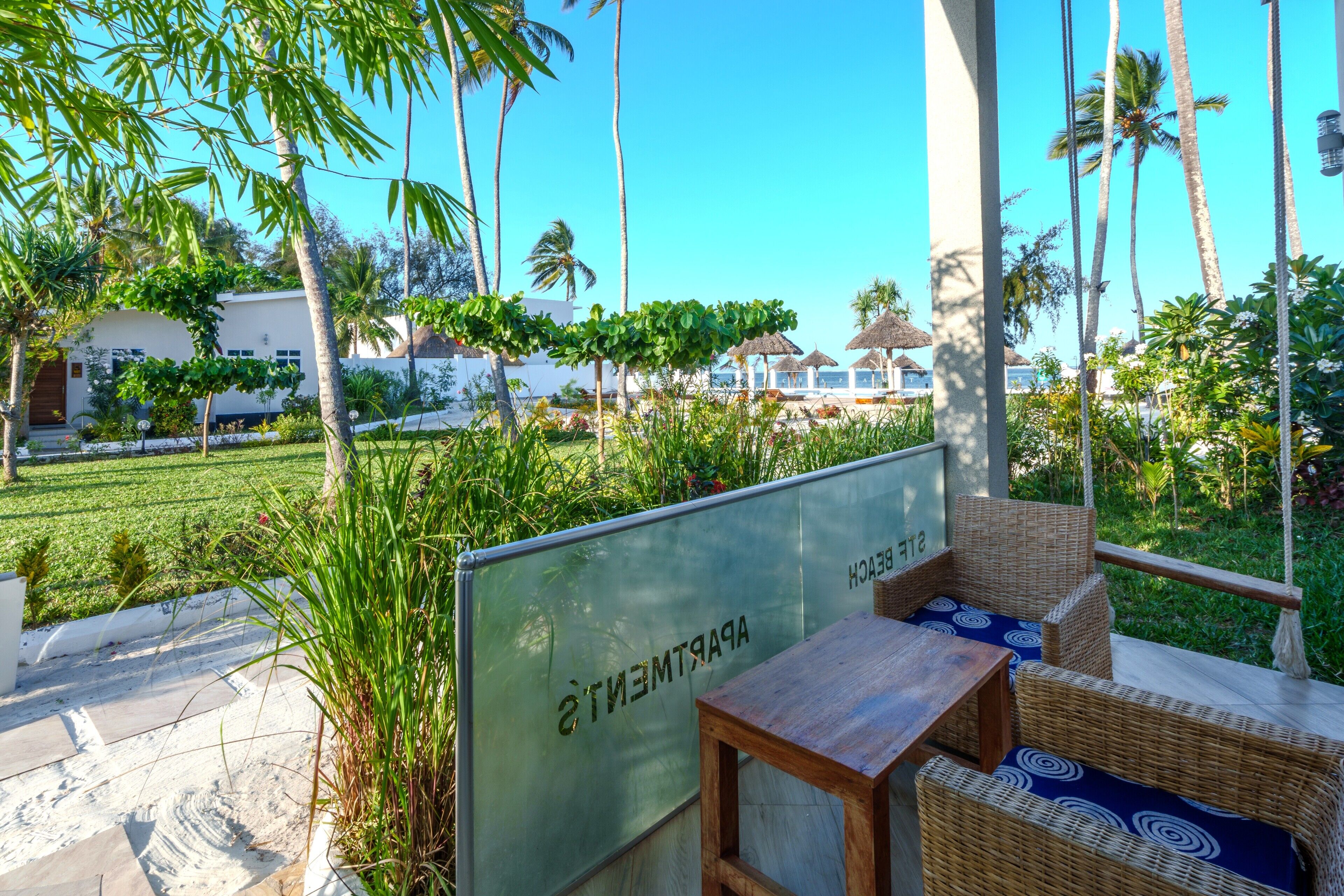 Appartement, 2 chambres, vue jardin, en bord de plage | Terrasse/Patio