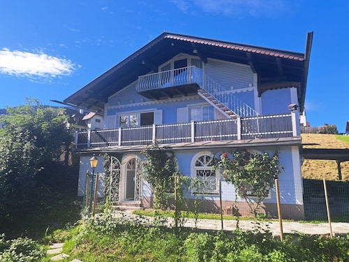 Schönes alleinstehendes Ferienhaus für 10 Leute mit TV, Terrasse und Haustiere erlaubt