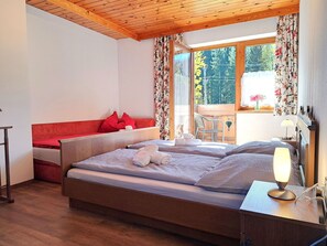 4 bedrooms, free WiFi