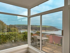 Interior - Nice apartment for 6 people with WIFI and terrace (Kingsbridge)