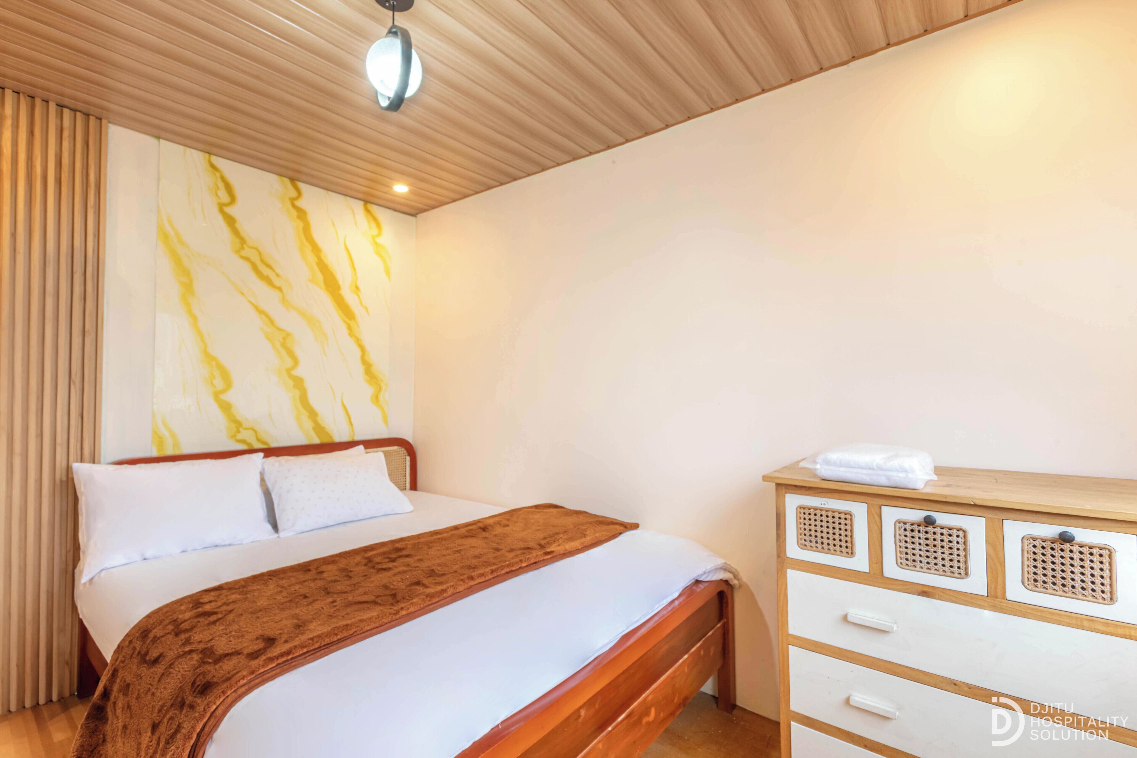 Family Room, Balcony | Desk, free WiFi, bed sheets