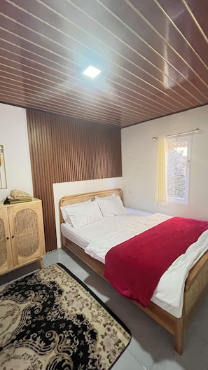 Family Double Room | Desk, free WiFi, bed sheets