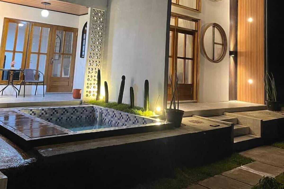 Comfort Villa, Pool View | Desk, free WiFi, bed sheets