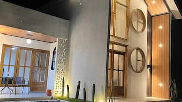 Comfort Villa, Pool View | Desk, free WiFi, bed sheets