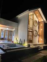 Comfort Villa, Pool View | Desk, free WiFi, bed sheets