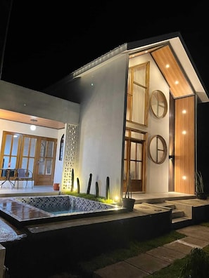 Comfort Villa, Pool View | Desk, free WiFi, bed sheets