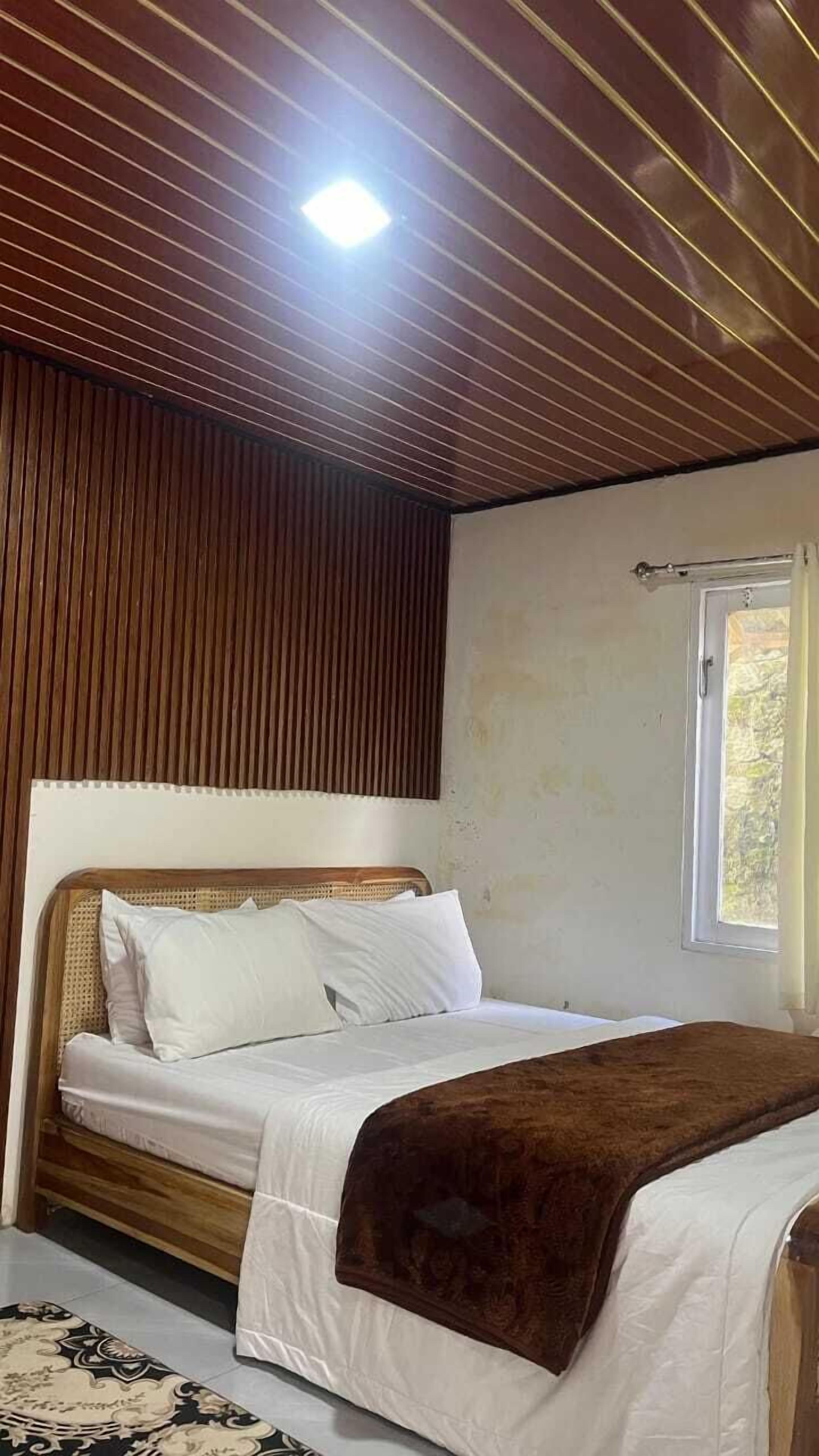 Desk, free WiFi, bed sheets