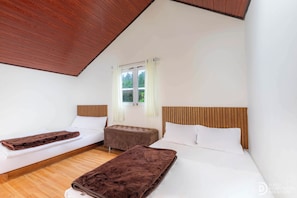 Family Double Room | Bathroom | Shower - Umacabana 2 (Dieng Kulon)