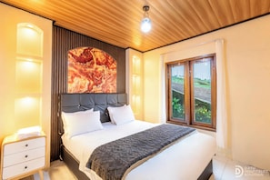 Comfort Villa, Pool View | Desk, free WiFi, bed sheets - Umacabana 2 (Dieng Kulon)