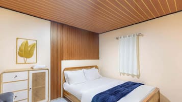 Family Double Room | Desk, free WiFi, bed sheets