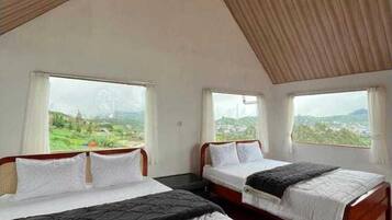 Kamar Keluarga, balkon | Meja kerja, Wi-Fi gratis, dan seprai linen