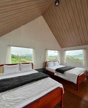 Desk, free WiFi, bed sheets - Umacabana 2 (Dieng Kulon)