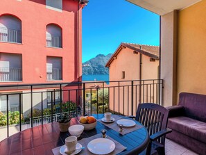 Outdoor dining - Nice apartment for 2 people with TV, balcony and pets allowed (San Siro)