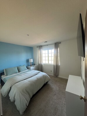 3 bedrooms, iron/ironing board, free WiFi, bed sheets
