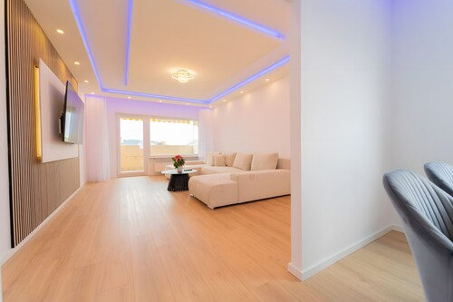 Apartment 'Sky Lux' mit Bergblick, privater Terrasse und WLAN