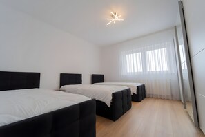 Silitysrauta/-lauta, Wi-Fi, vuodevaatteet