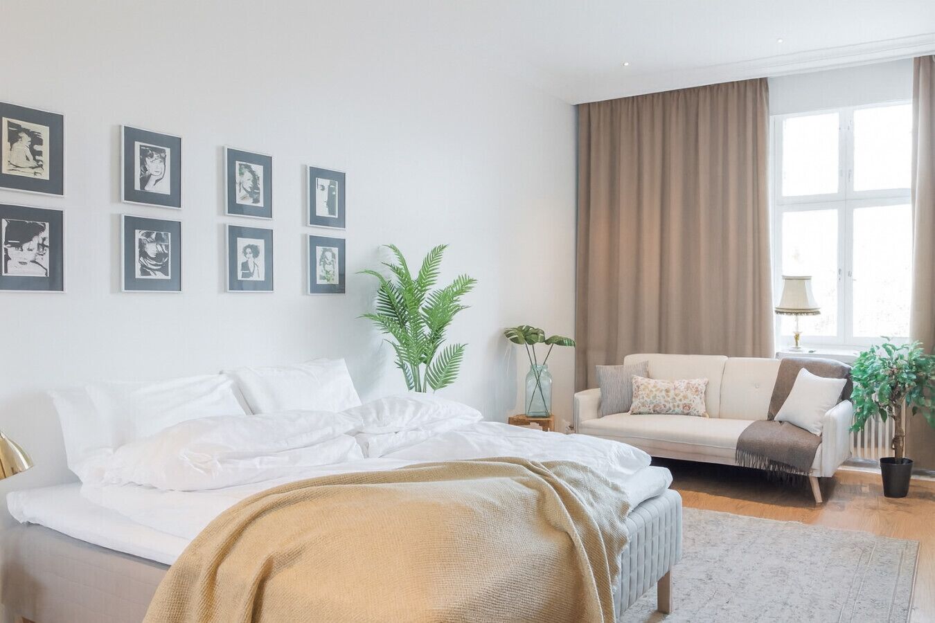 3 bedrooms, desk, iron/ironing board, travel crib