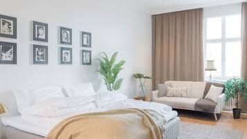 3 bedrooms, desk, iron/ironing board, travel crib