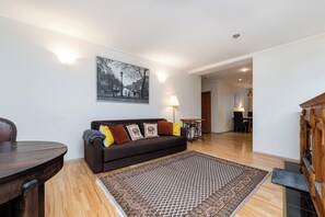 Living area - 5 min from Port / free private parking / 1BR (Tallinn)