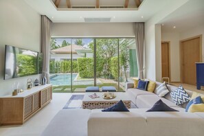 Villa (3 Bedrooms) | Salle de séjour | Téléviseur de 50 po avec télévision par câble