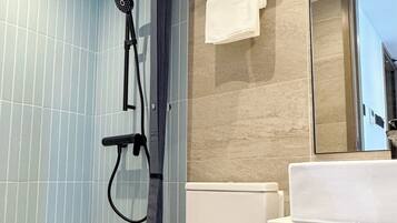 Superior Double Room, City View | Bathroom | Shower, hair dryer, towels