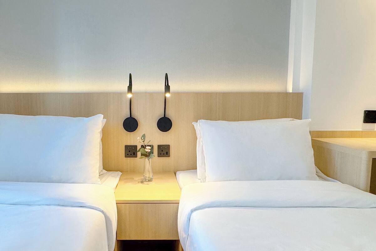 Desk, laptop workspace, WiFi (free), bed sheets