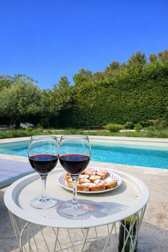 Charming Mazet in the Provencal countryside