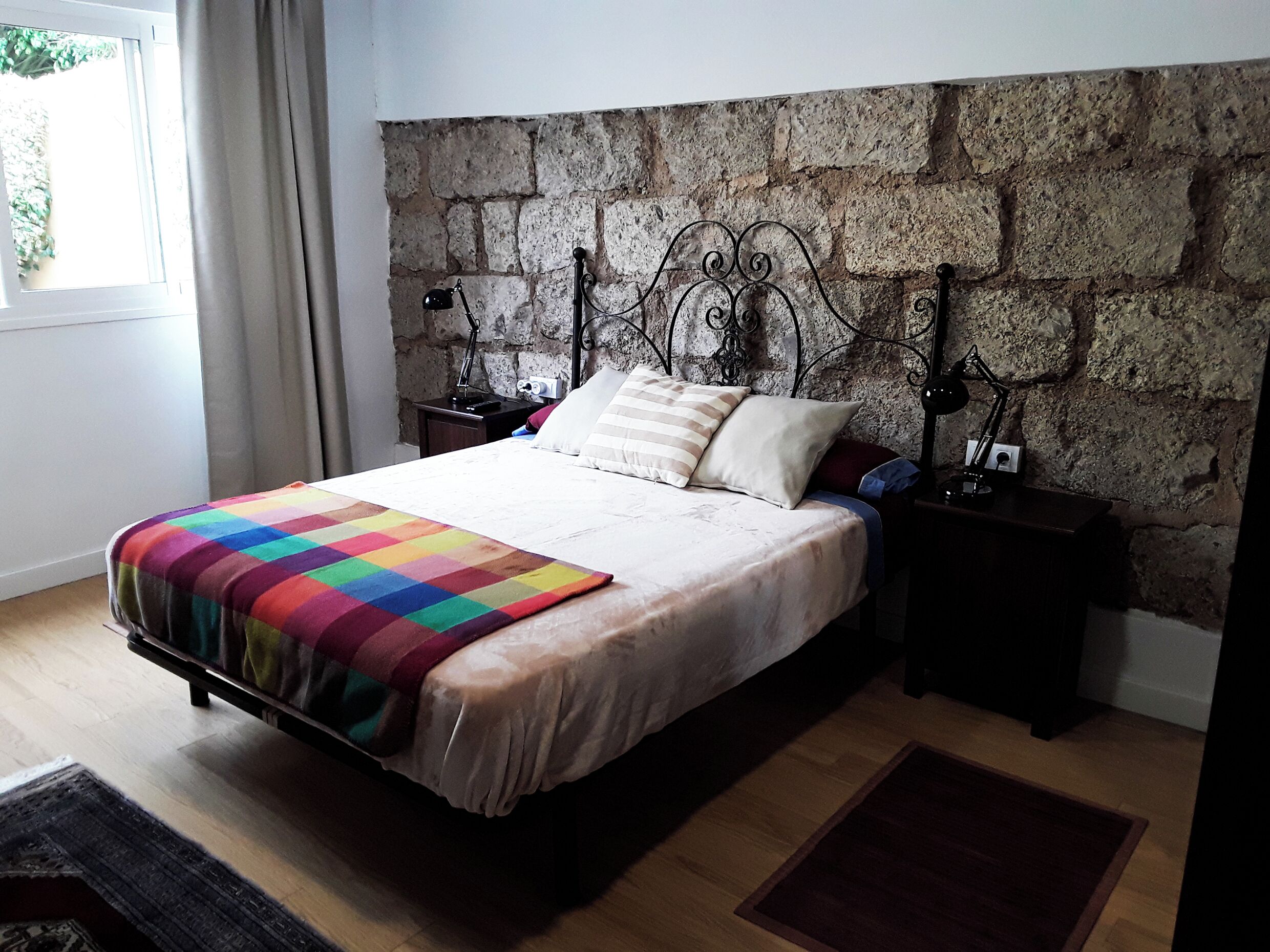 2 slaapkamers, een strijkplank/strijkijzer, reisbedje, gratis wifi