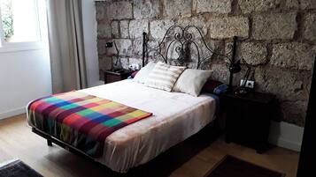 2 chambres, fer et planche à repasser, lit parapluie, Wi-Fi gratuit