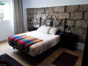 2 chambres, fer et planche à repasser, lit parapluie, Wi-Fi gratuit