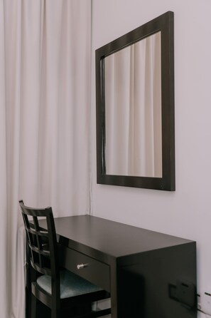 Unclassified image, 3 of 6, button