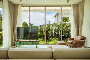 Living area - Akal Pool Villa (Choeng Thale)