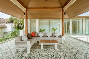 Lyxvilla - privat pool - trädgård | Terrass/Patio