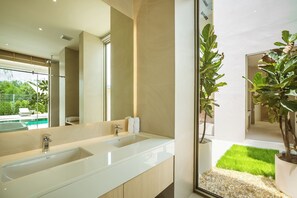 Bathroom | Free toiletries, hair dryer, slippers, towels